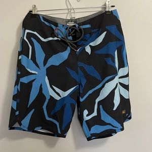Quicksilver Waterman Collection Swim Mens Short ! 🏝🌴☀️